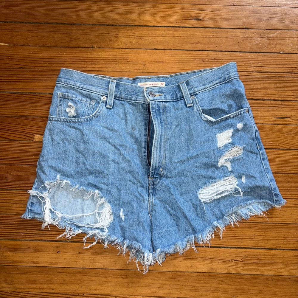 High Waisted Levi’s Cutoffs
